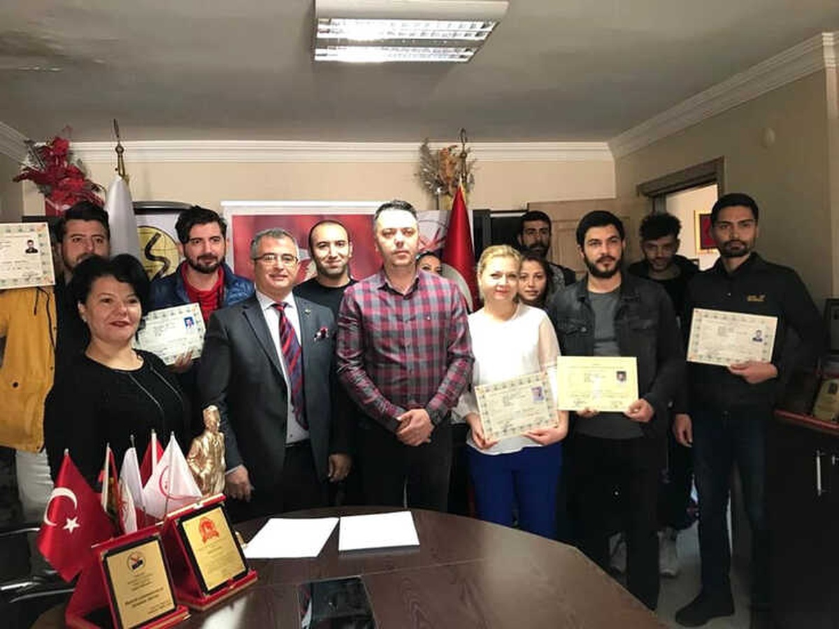 Kalfalık ve Ustalık Belgelerini Aldılar