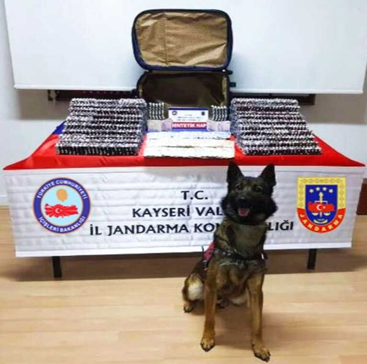 Kayseri\'de Piyasa Değeri 400 Bin TL Olan Uyuşturucu Hap Ele Geçirildi