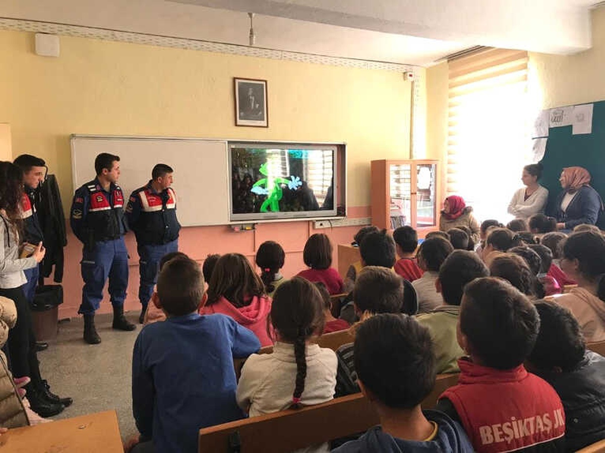 Kulu\'da Jandarmadan Öğrencilere Trafik Eğitimi