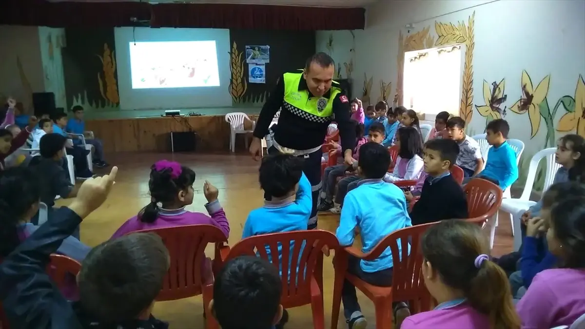 Mezun Olduğu Okulda Çocuklara Trafik Eğitimi Verdi