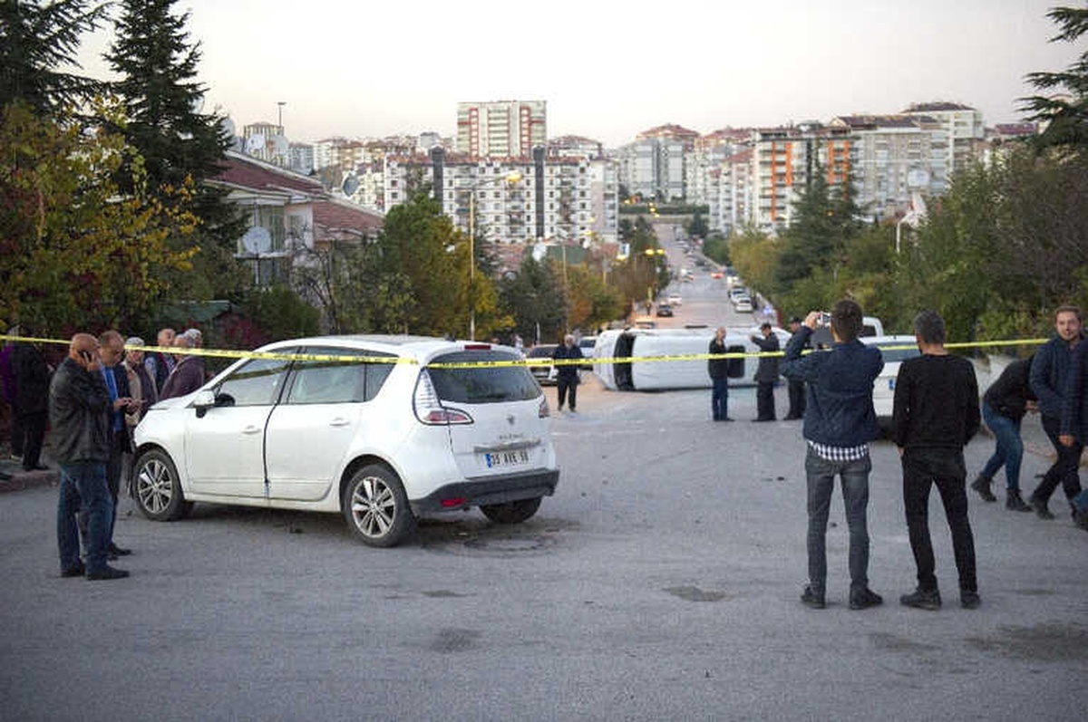 Öğrenci Servisi ile Otomobil Çarpıştı: 7 Yaralı