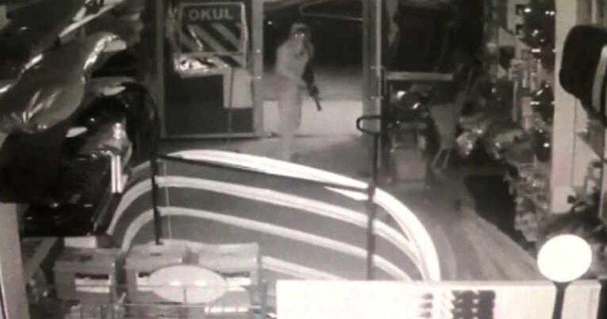 8 Kişi Girdiler, 5 Dakikada 45 Bin TL\'lik Malzeme Çaldılar
