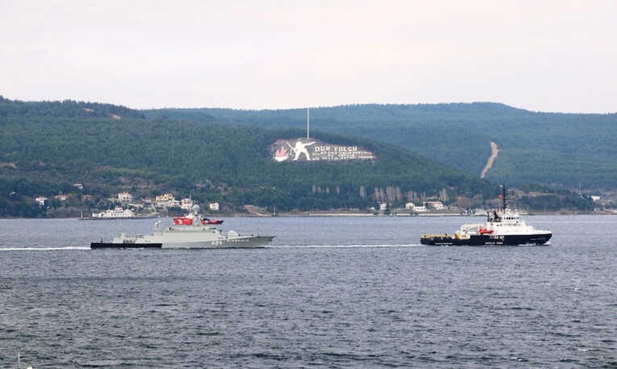 Römorkörle Çekilen Rus Savaş Gemisi Çanakkale Boğazı\'ndan Geçti