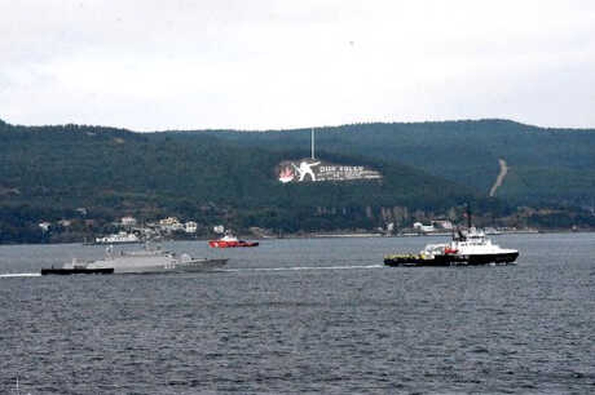 Rus Savaş Gemisi, Çanakkale Boğazı\'ndan Römorkörle Geçti