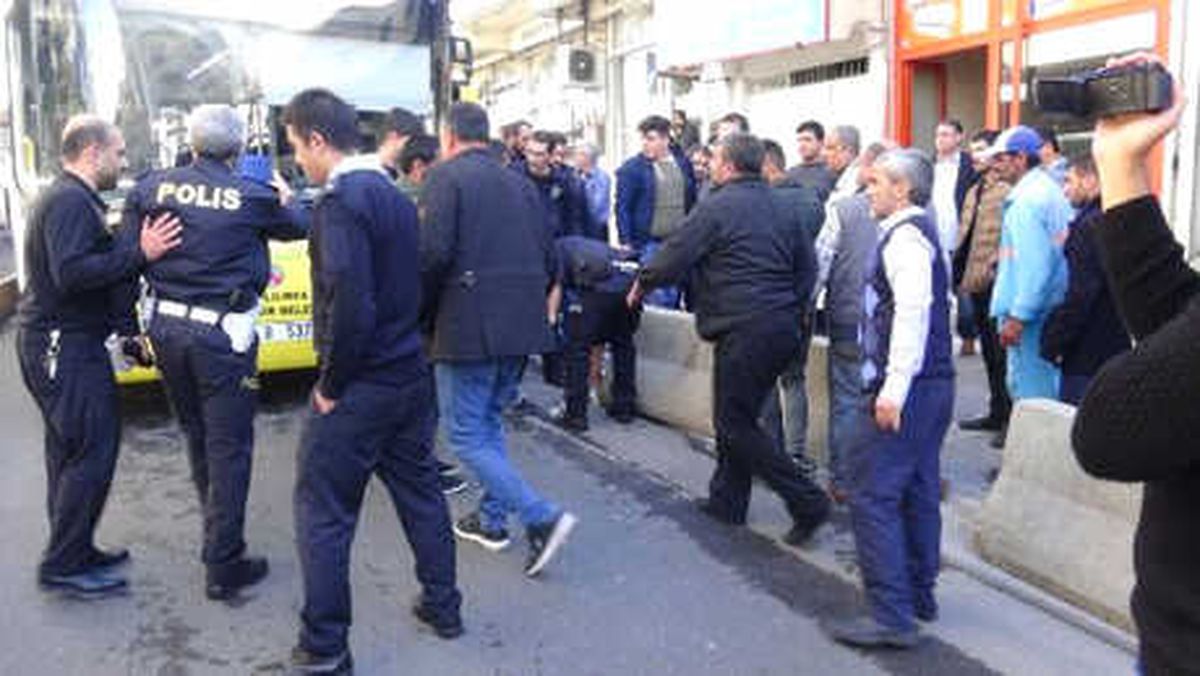Şanlıurfa\'da Trafik Cezalarına Tepki Gösteren Esnaf Yol Kapattı