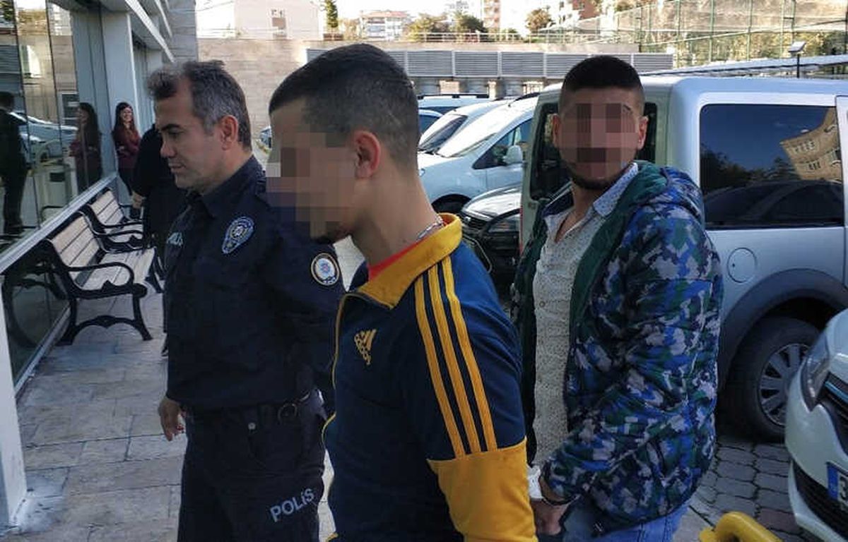 Şapkayı Gasp Etmek İstediler, Alamayınca da Darp Ettiler