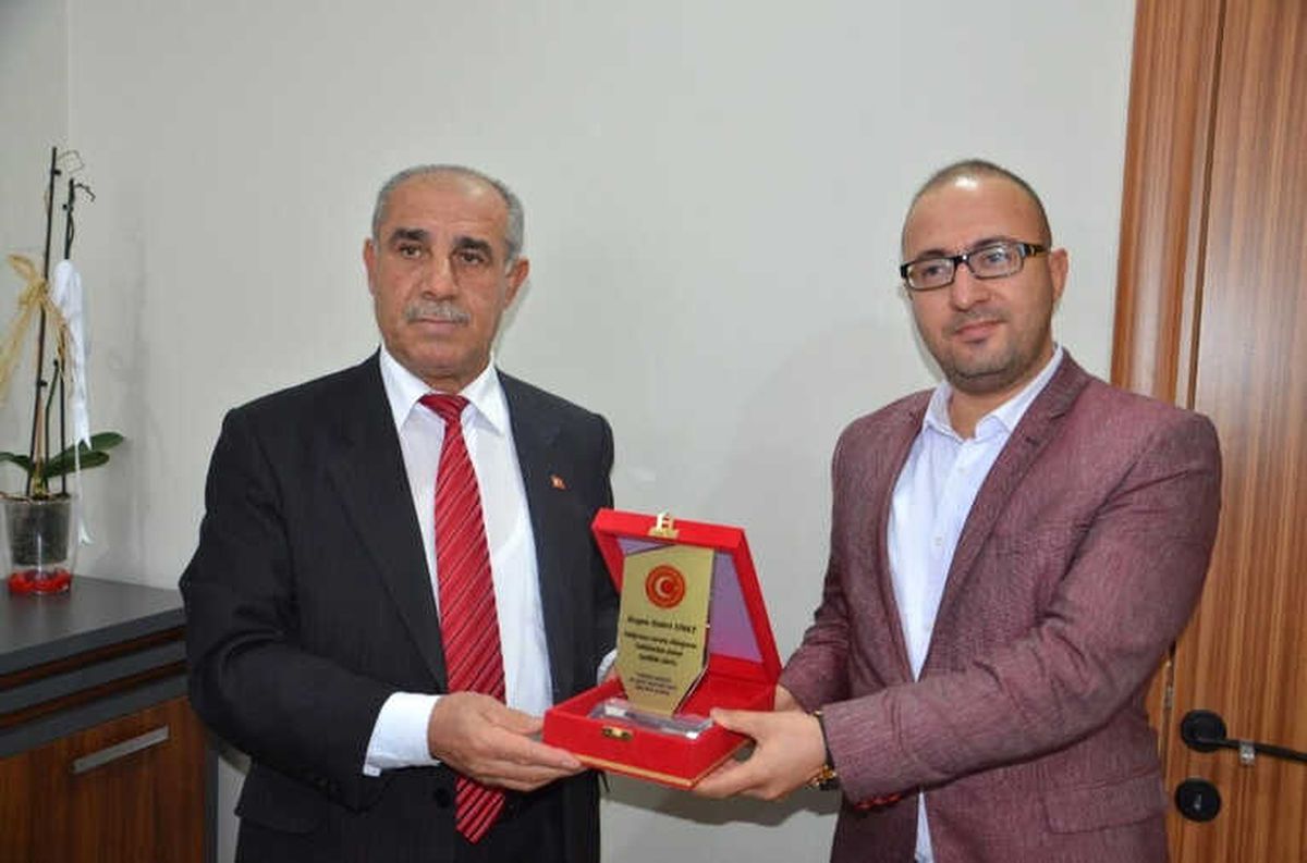 Şehit Derneğinden Unat\'a Teşekkür Plaketi