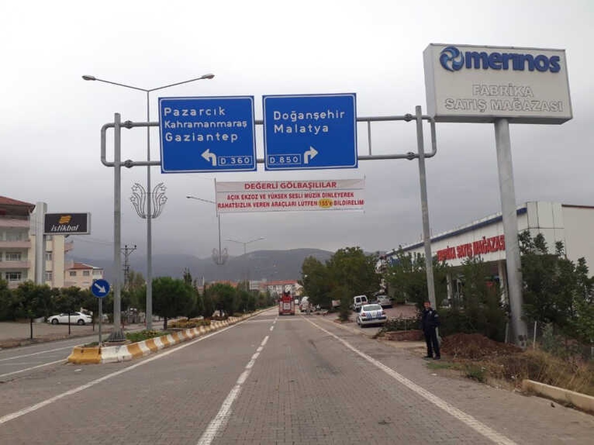 Sürücülere Afişli Abartılı Egzoz ve Yüksek Sesli Müzik Uyarısı
