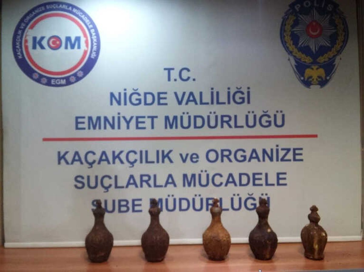 Tarihi Eser Operasyonunda 2 Bin Yıllık Şarap Testisi Ele Geçirildi