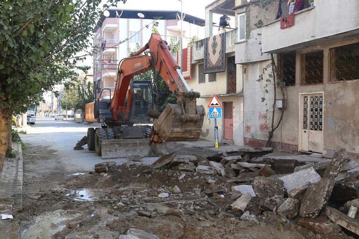 Turgutlu\'nun 3 Mahallesinde Altyapı Çalışması