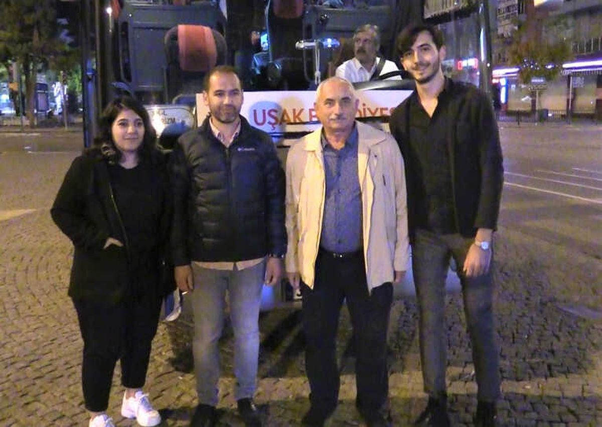 Uşak Çağdaş Yaşamı Destekleme Derneği Anıtkabir\'e Uğurlandı