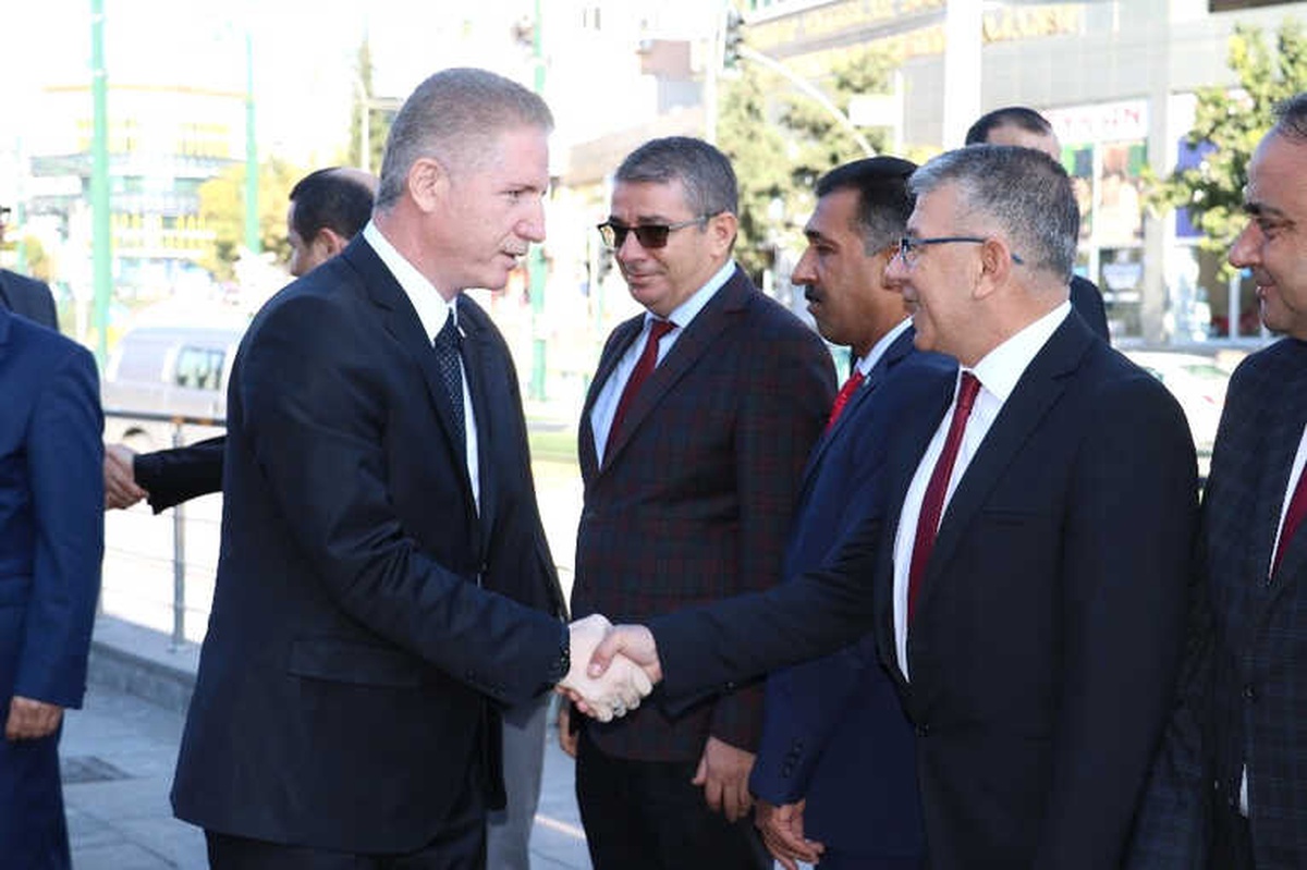 Yeni Valinin İlk Talimatı, "İnsiyatifi Vatandaştan Yana Kullanın" Oldu