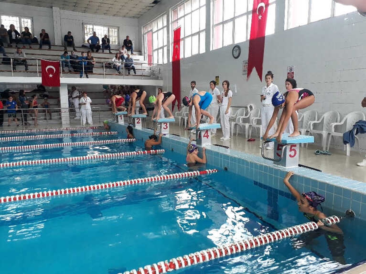 Yüzme Yarışlarına 10 Kulüpten 149 Sporcu Katıldı