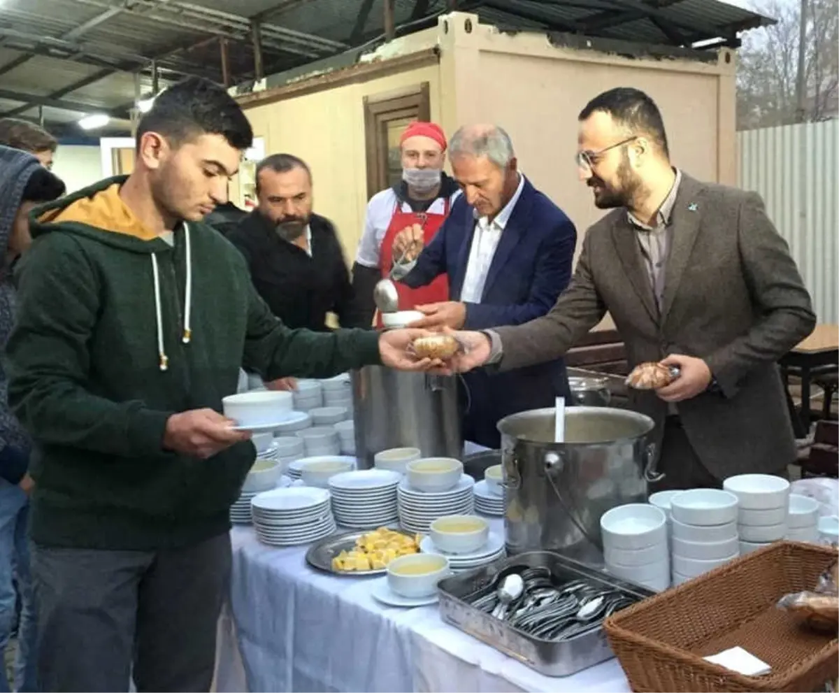 Başkan Dişli, Sabah Namazı Sonrası Gençlerle Çorba İçti