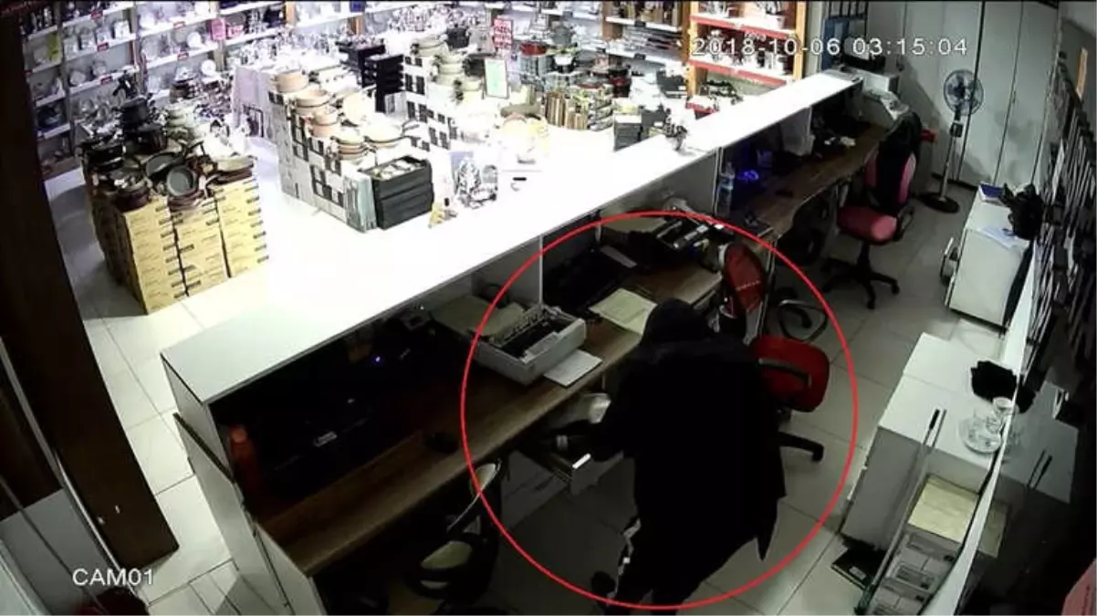 Çatıdan Girdiği PTT Şubesi ve Avm\'yi Soyan Cezaevi Firarisi Tutuklandı