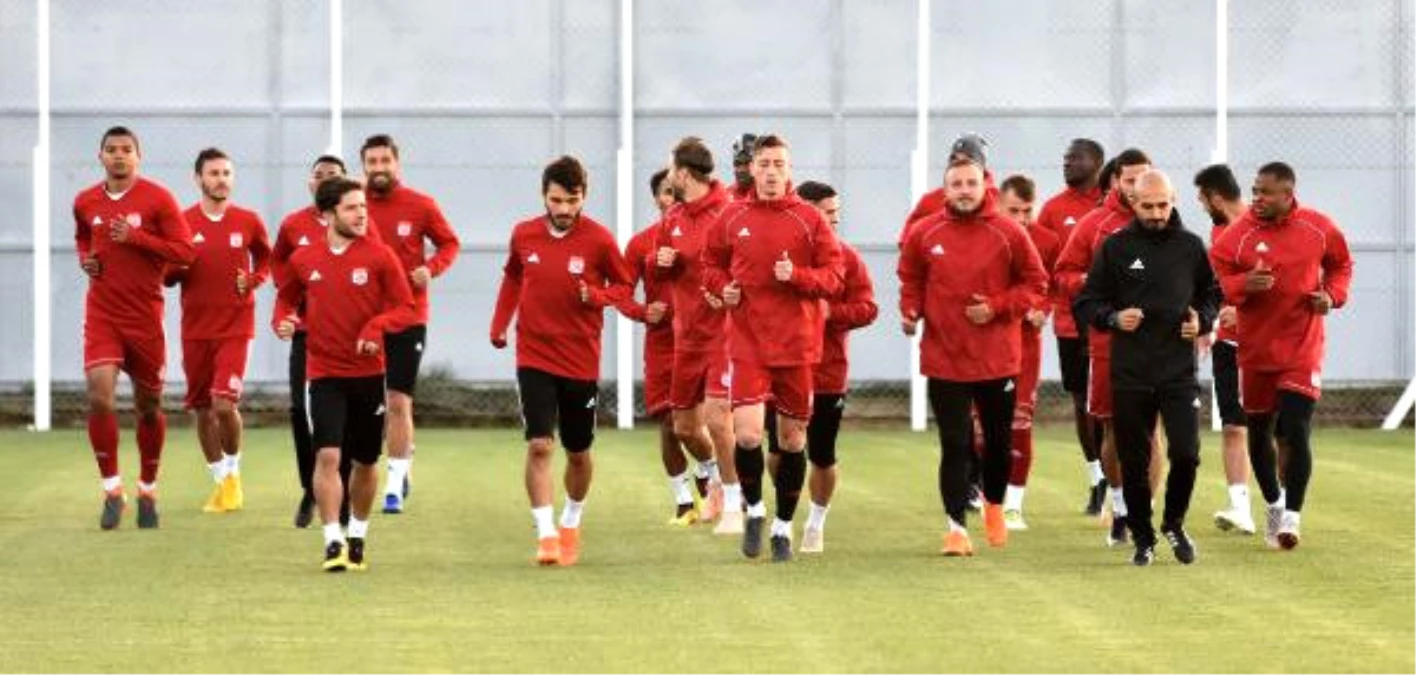 Demir Grup Sivasspor\'u Beşiktaş Maçına Antrenörler Hazırlıyor