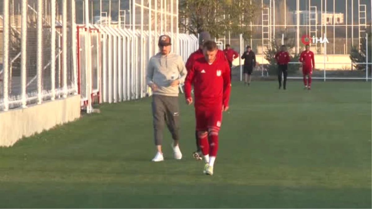 Dg Sivasspor, Beşiktaş Maçına Yardımcı Antrenörlerle Hazırlanıyor