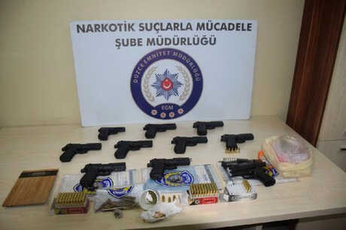 Düzce\'de Silah ve Uyuşturucu Satıcılarına Operasyon