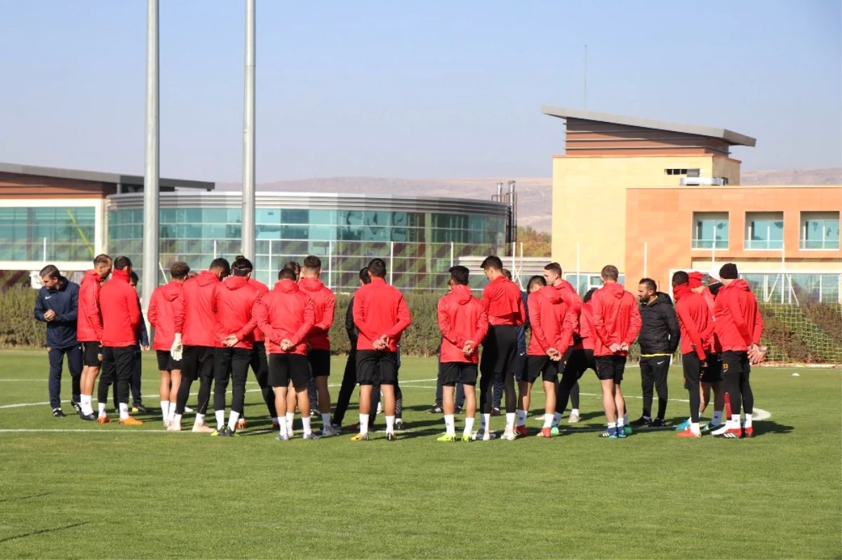 Ertuğrul Sağlam: "Galatasaray Maçından 3 Puan Alıp Geleceğe Umutla Bakacağız"