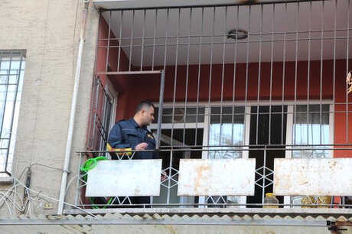 Evden Gelen Kötü Koku Paniğe Neden Oldu