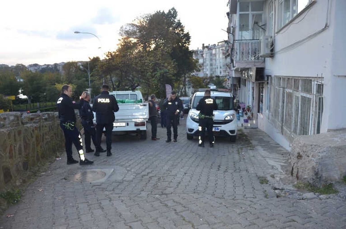 Geriye Giden Kamyonet Yayaya Çarptı: 1 Yaralı