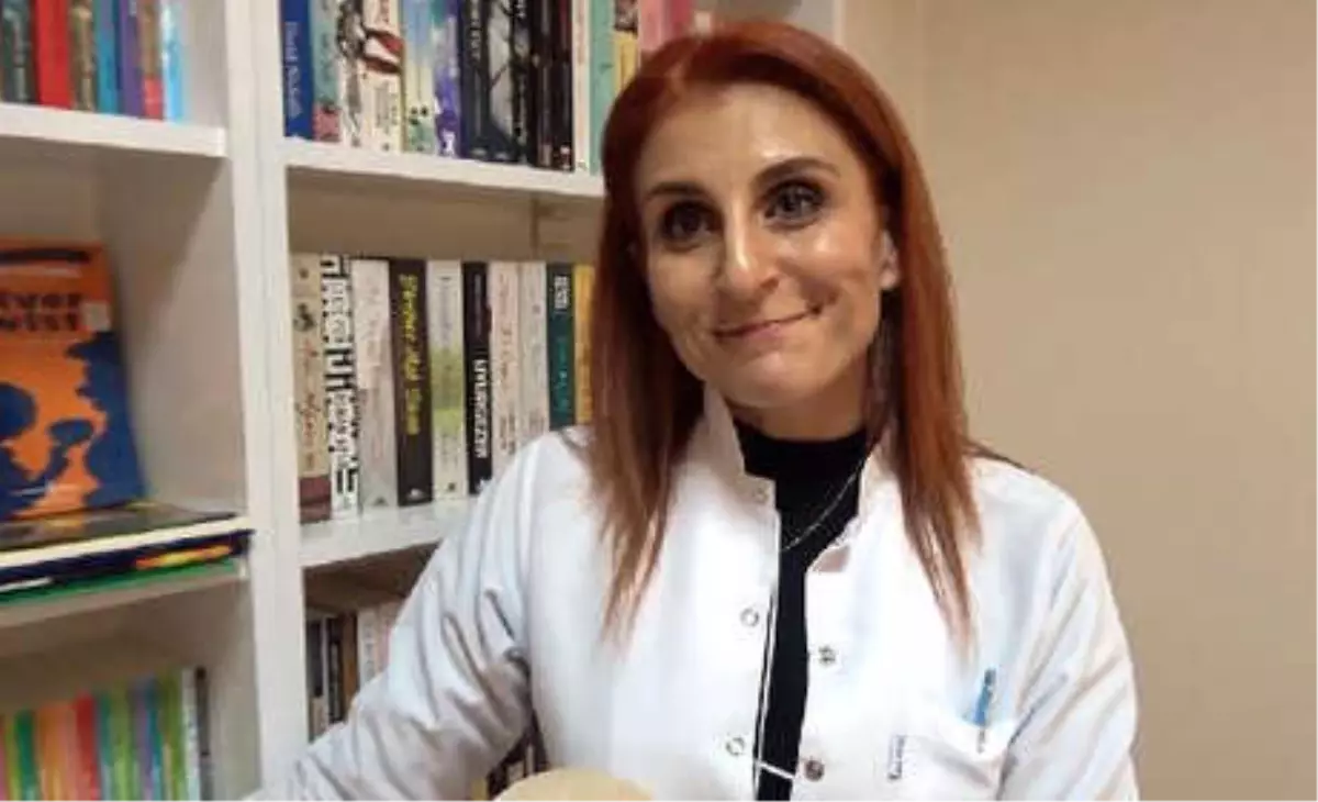 Hastaları Okusun Diye Odasını Kütüphaneye Çevirdi