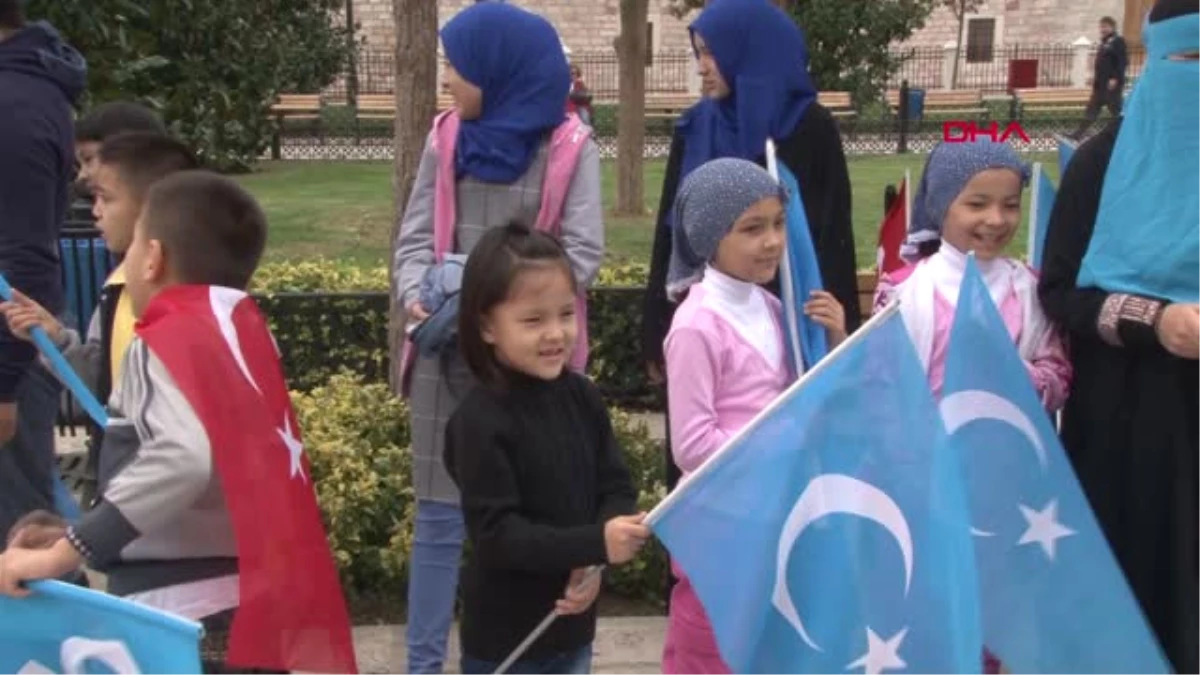 İstanbul Saraçhane Parkında \'Doğu Türkistan\' Protestosu