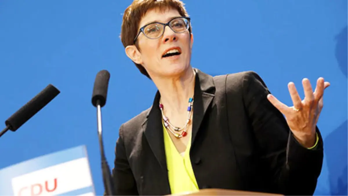 Karrenbauer: Merkel Seçimle Geldi, Başbakan Kalacak