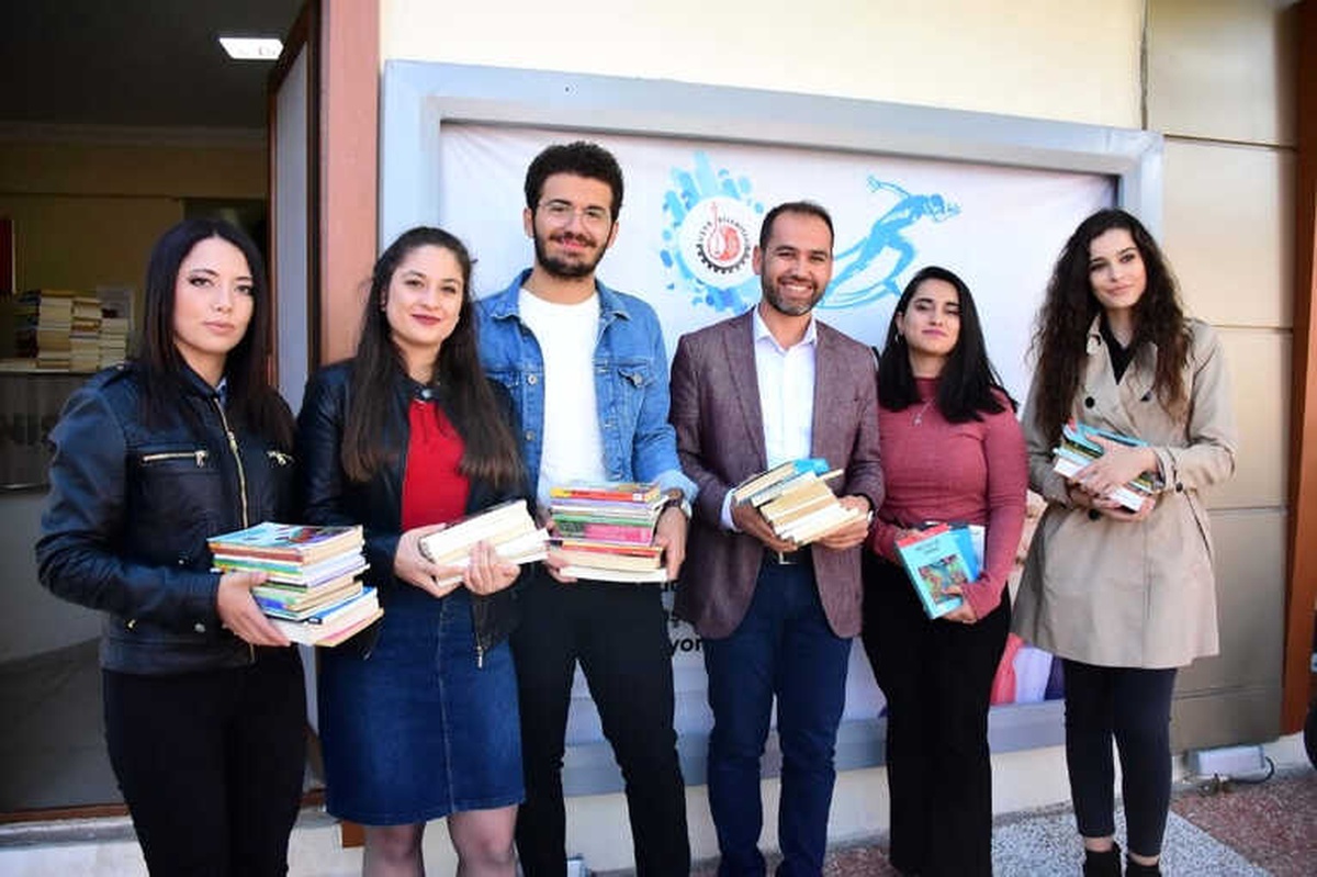 Kitap Karşılığı Hizmet Aldılar, O Kitaplar Doğuya Işık Oldu