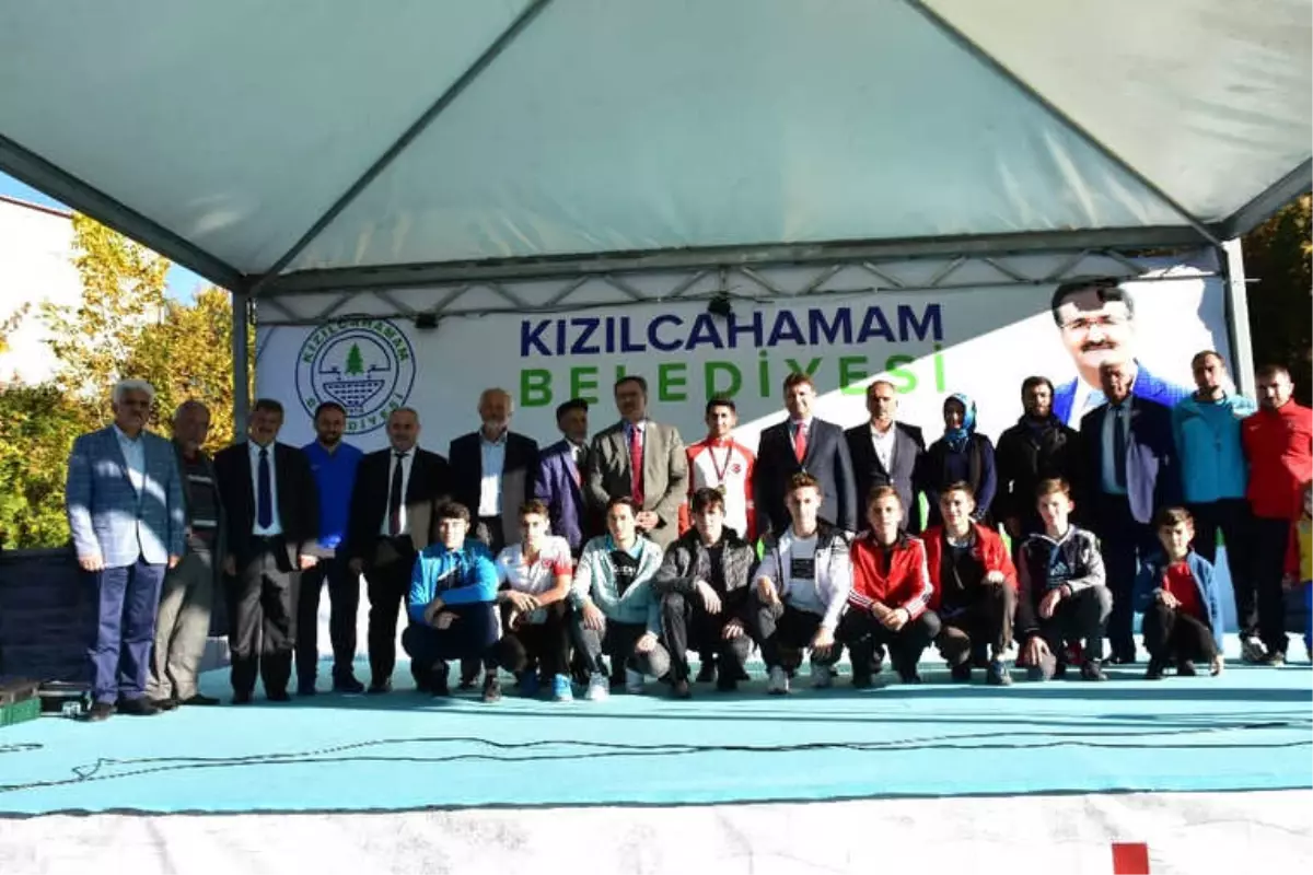 Kızılcahamam\'da Şampiyon Güreşçiye Görkemli Karşılama