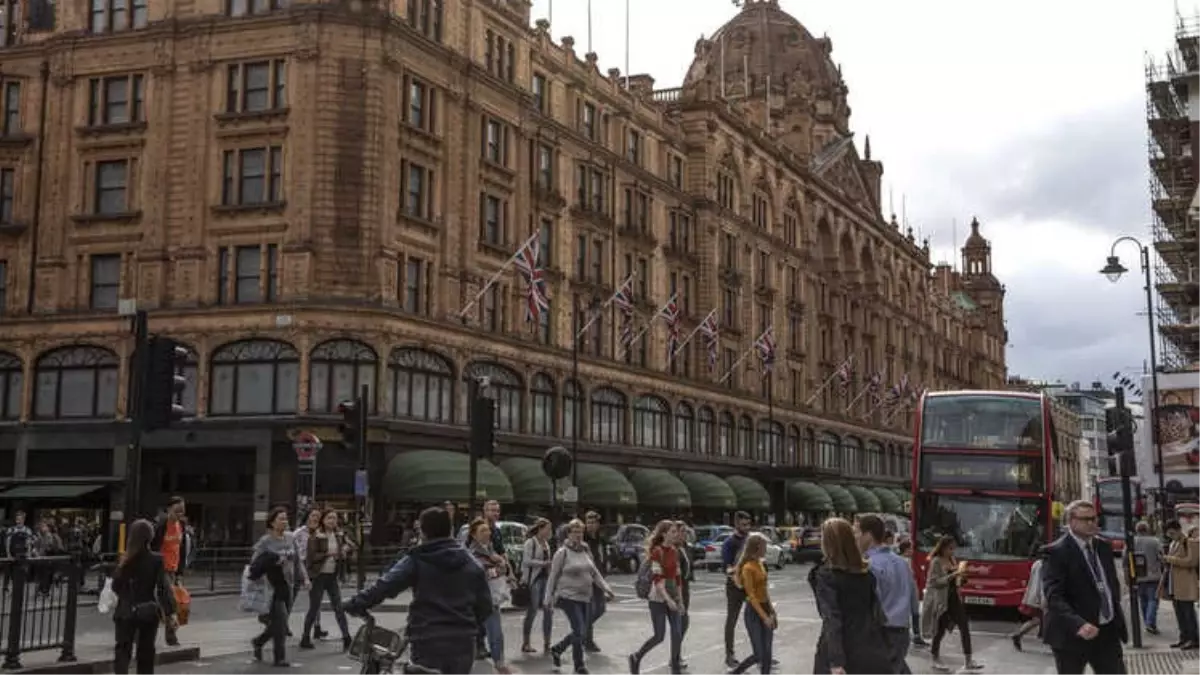 Londra\'nın En Lüks Alışveriş Mağazası Harrods\'ta 21 Milyon Dolar Harcayan Azeri Kadın Gözaltına...