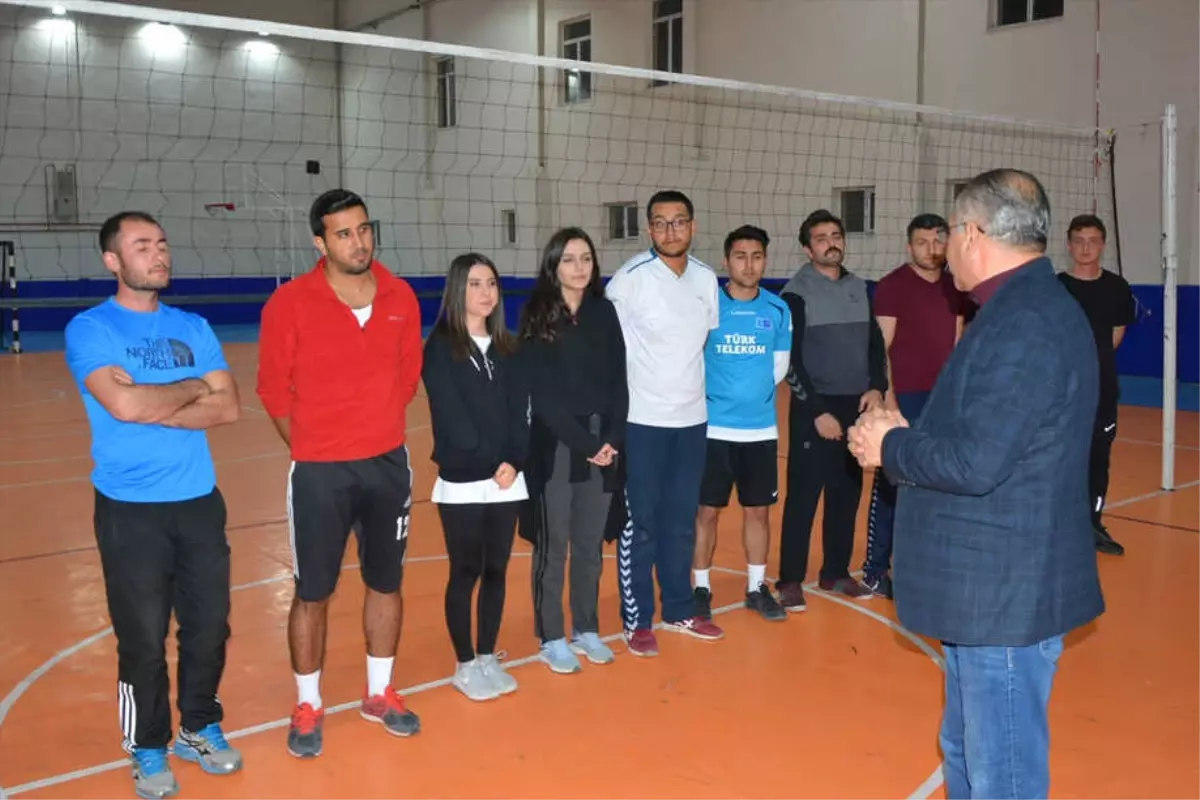 Öğretmenler Voleybol Turnuvasında