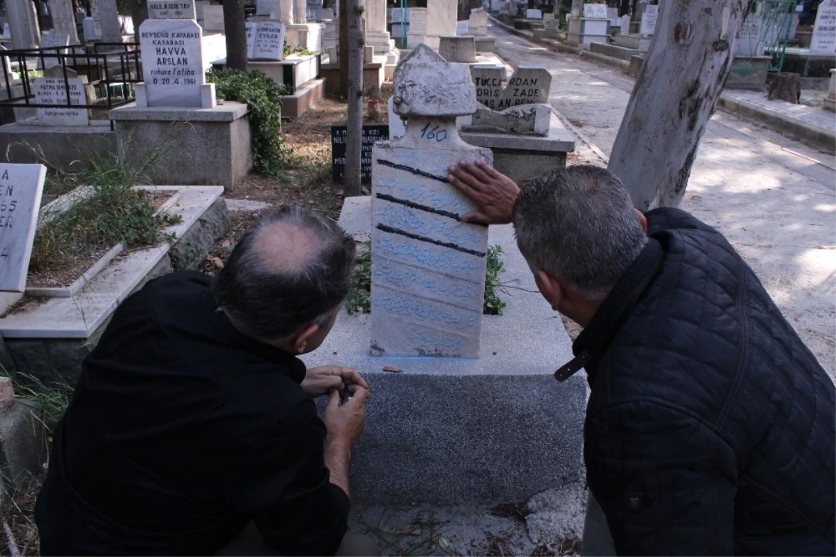 İzmir\'de Osmanlı Harfli Yazılar Bulunan 250 Mezar Tespit Edildi