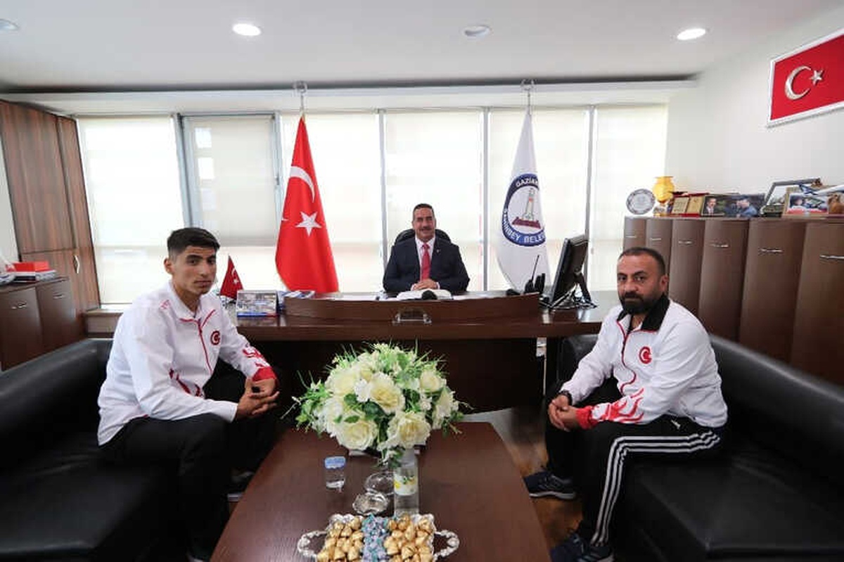 Şahinbey\'in Gururu Gözünü Madalyaya Dikti