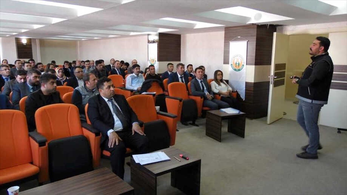 Sivas\'ta Narko Rehber Eğitim Semineri