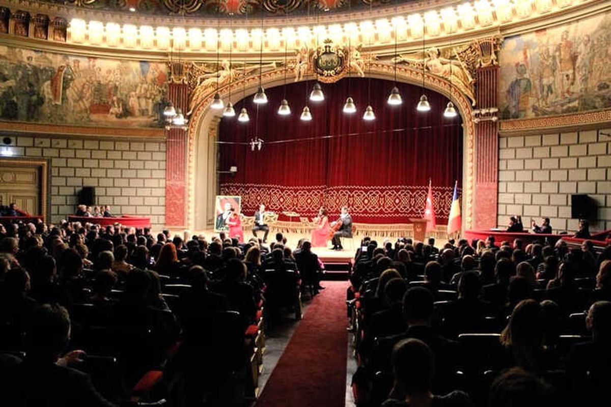 Trakya Üniversitesi Öğretim Üyesinden Bükreş\'te Özel Performans