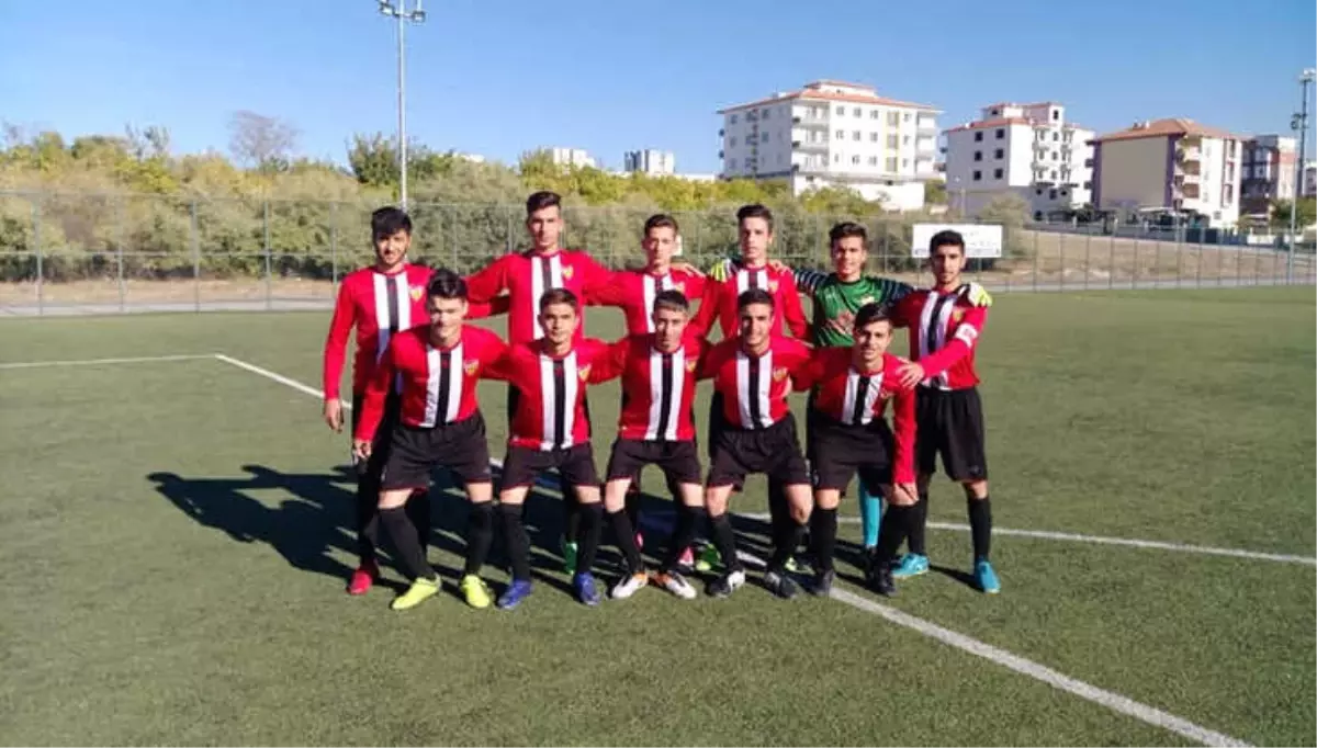 U19\'da Şampiyonluk Yarışı Kızıştı