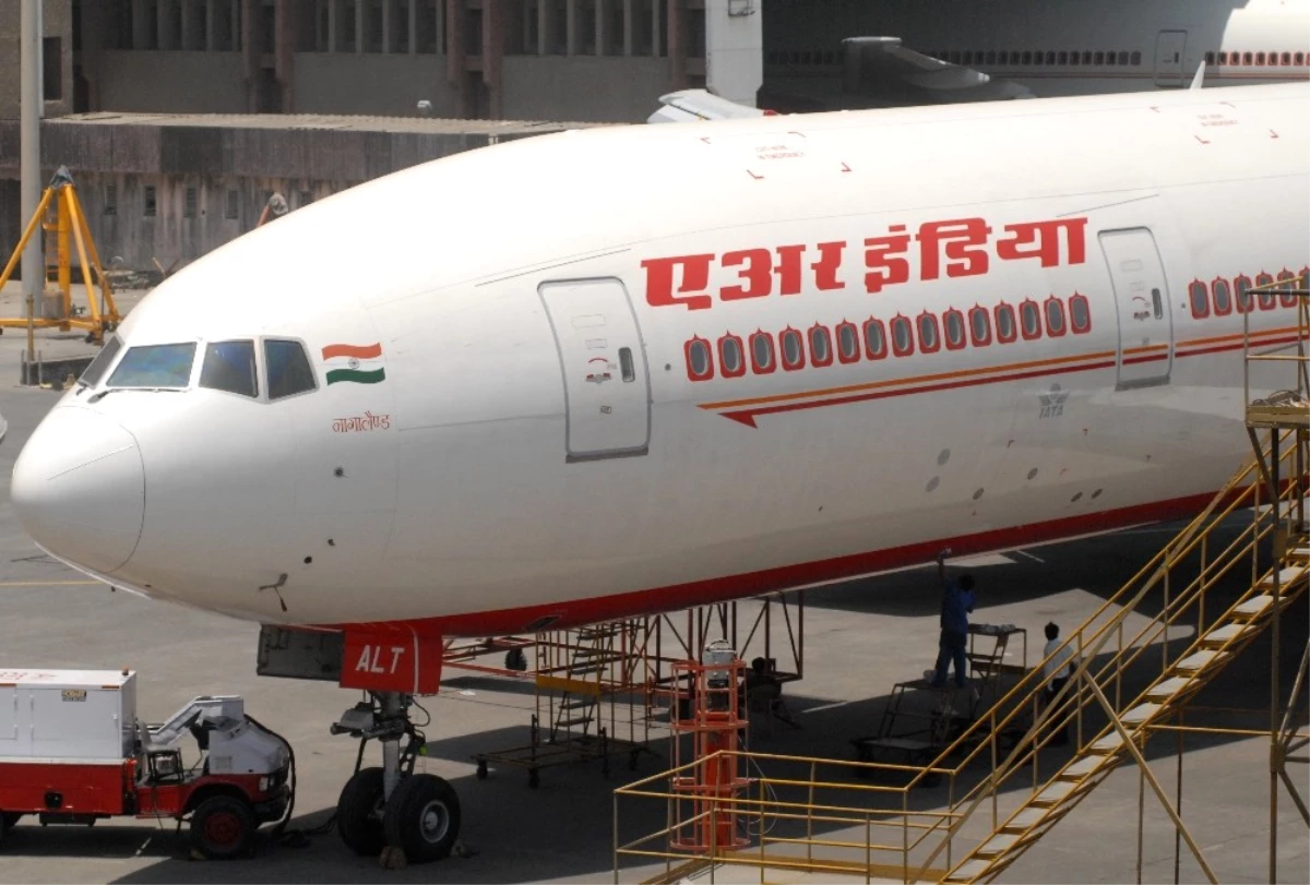 Air India Personeli Greve Gitti, Uçuşlar Ertelendi