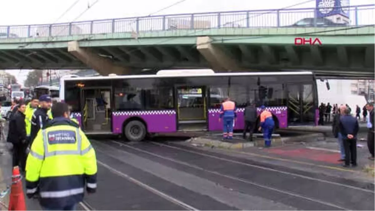 Aksaray\'da Otobüs Kaza Yaptı; Tramvay Seferleri Aksıyor