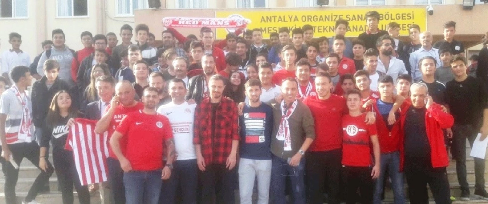 Antalyaspor Futbolcuları, Osb Meslek ve Teknik Anadolu Lisesi\'ne Konuk Oldu