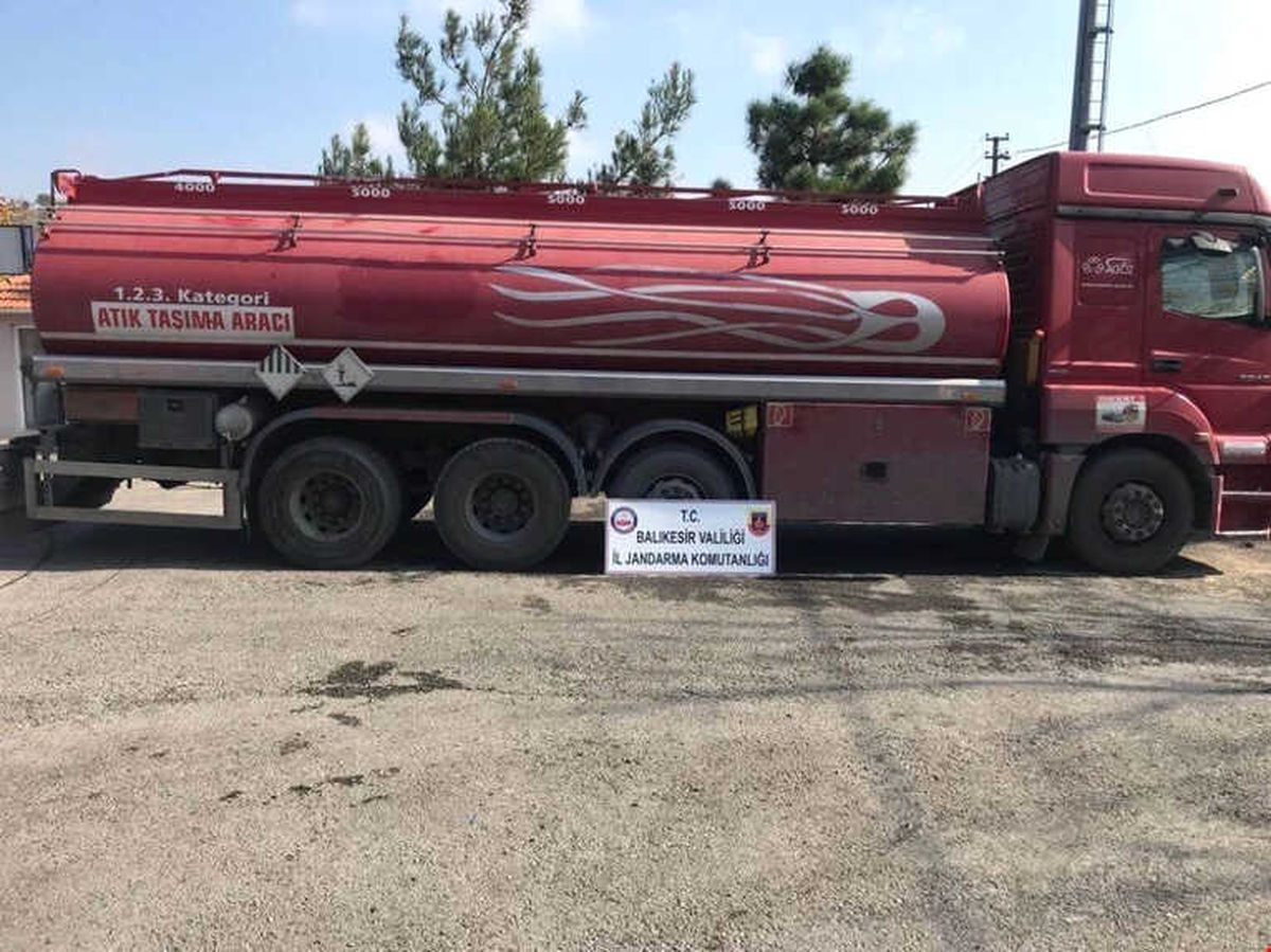 Balıkesir\'de 24 Bin Litre Kaçak Akaryakıt Yakalandı