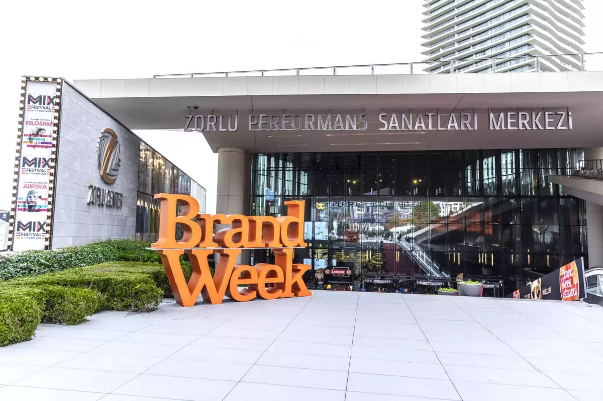 Brand Week Istanbul 2018, Onur Konuğu Olarak Şener Şen\'i Ağırladı