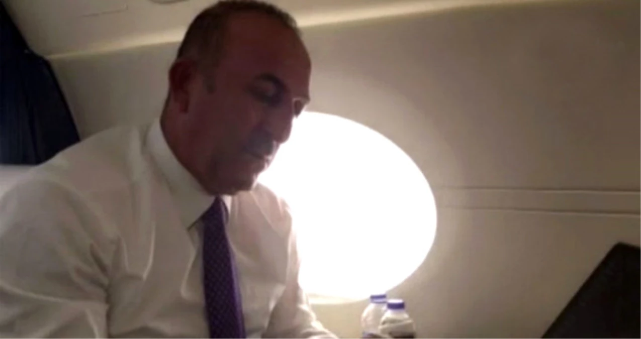 Dışişleri Bakanı Mevlüt Çavuşoğlu, Uçakta Neşet Ertaş Dinleyerek Çalıştı