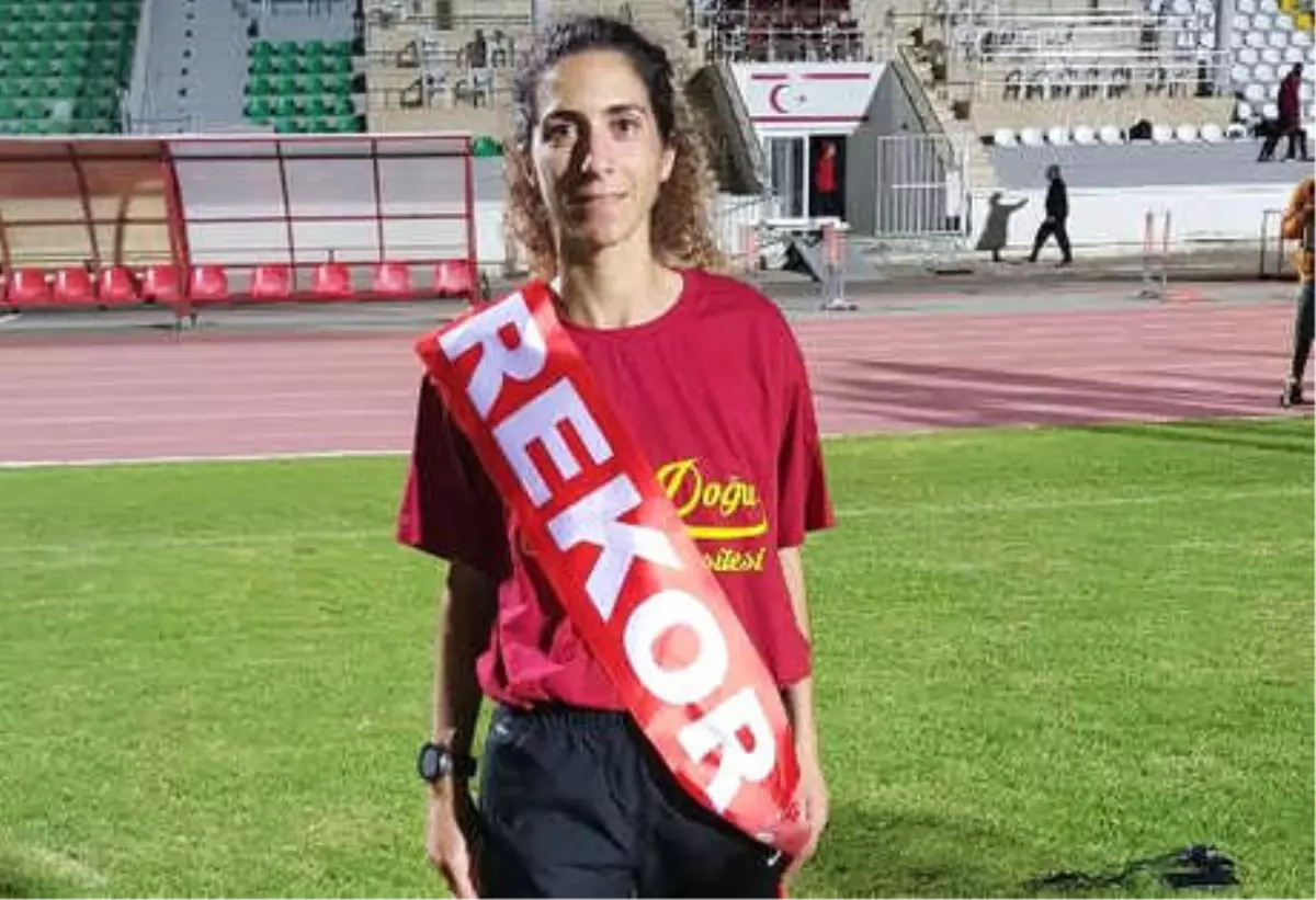 Emine Yarkın, Atletizmde Kendisine Ait Olan KKTC Rekorunu Yeniledi