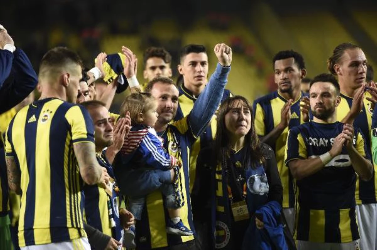 Fenerbahçe Galibiyeti Koray Şener\'in Ailesine Hediye Etti