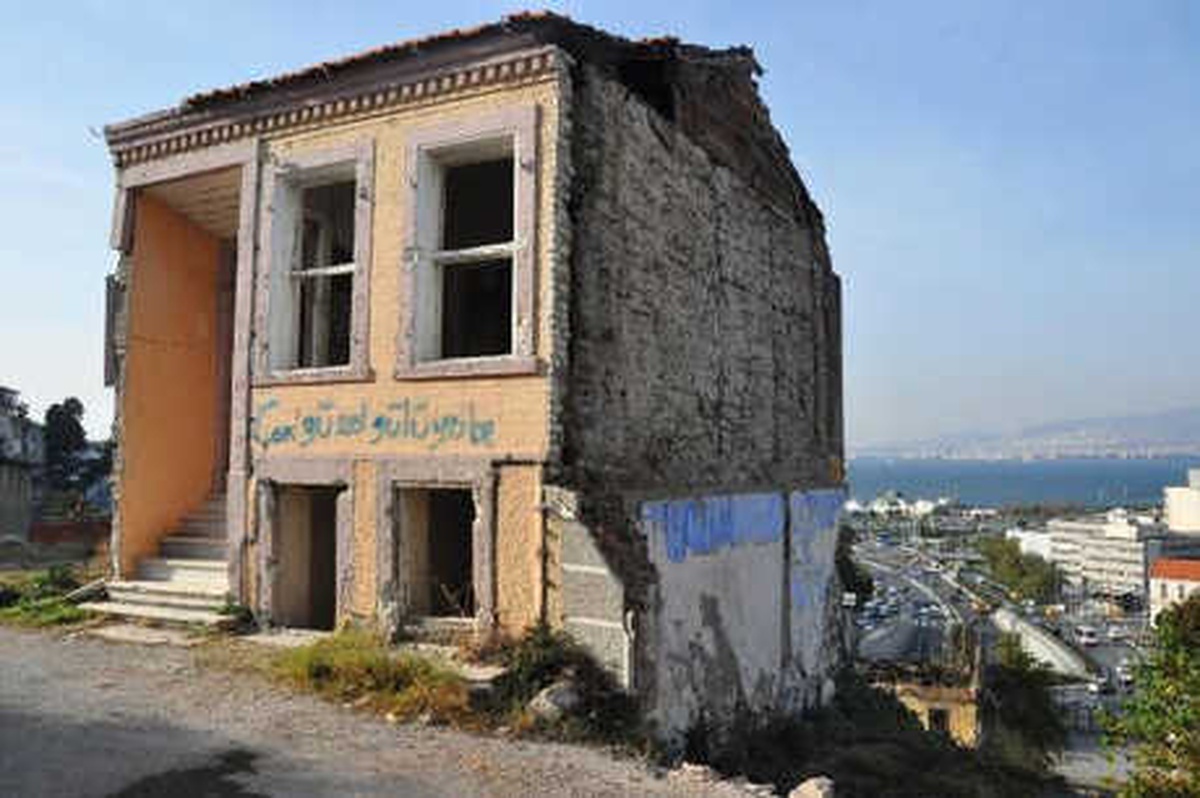 Hayalet Mahallenin Tarihi de Yağmalandı