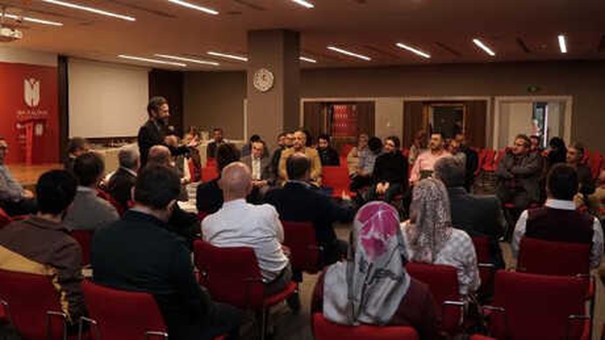 İbn Haldun Üniversitesi\'nde Kolokyum ve Rektör Çayı Serisi Başladı