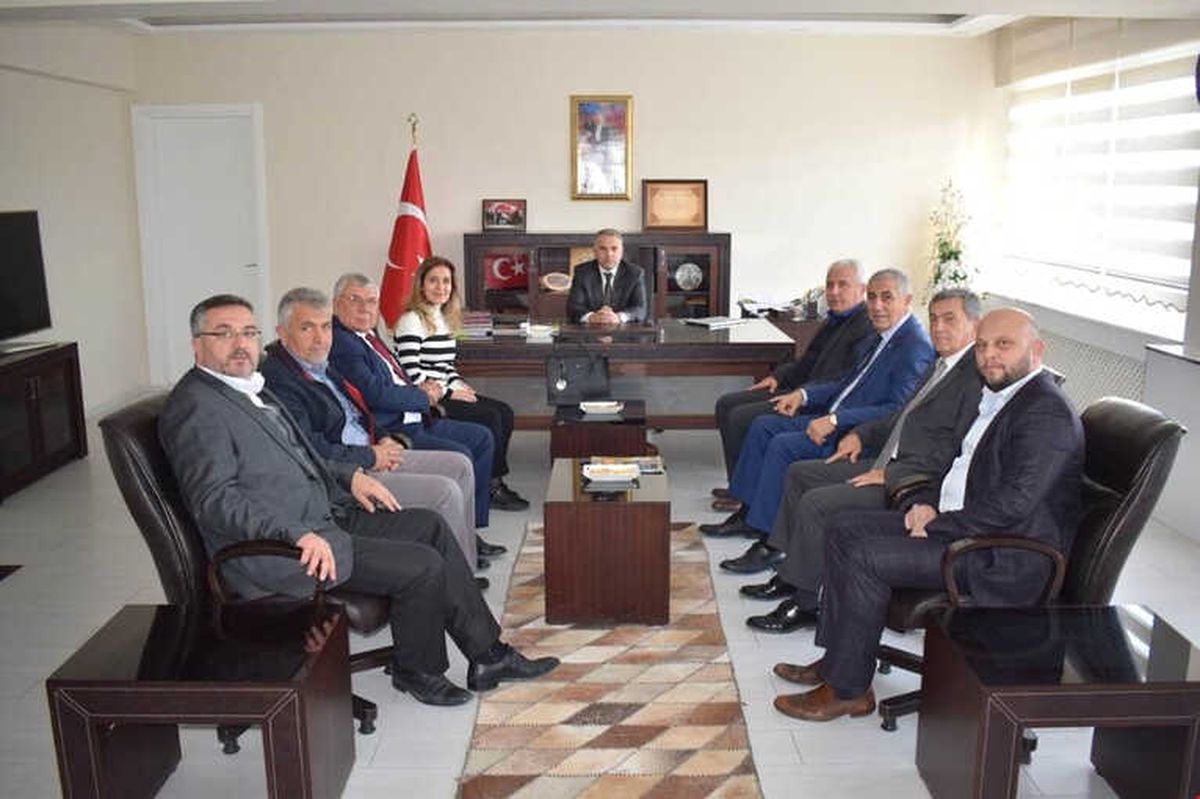İhtiyaç Sahibi Öğrencilere Yapılacak Yardımları Görüştüler