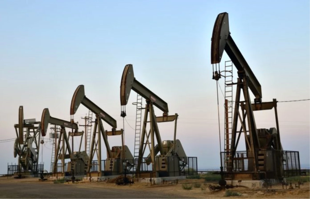 İran, Petrol Üretimini Artırarak Fiyatları Aşağı Çeken Ülkelere Tepki Gösterdi
