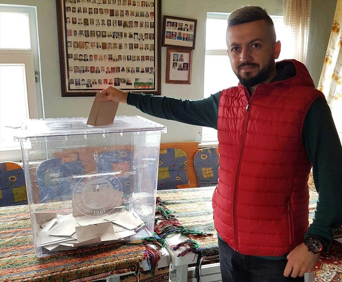 Köy Statüsü İçin Sandığa Gittiler